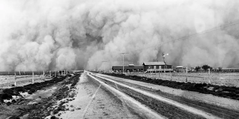 Dust storm about to blow a farm from Oklahoma to Georgia