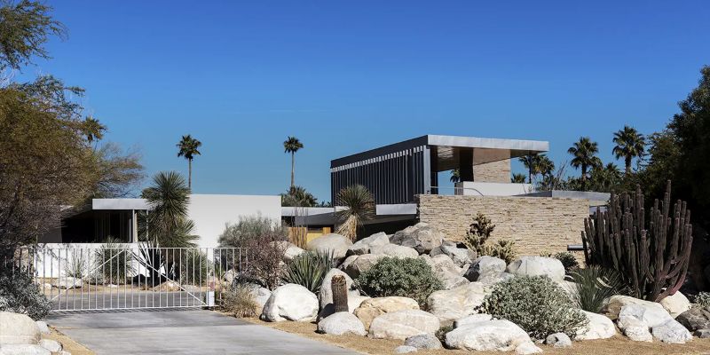 The Kaufmann House as it appears to the passing motorist